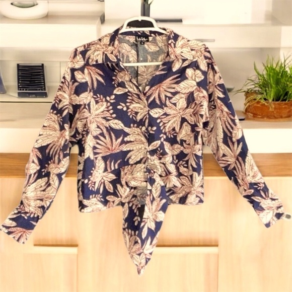 Lulus Tops - Nicole Miller NWT Linen Blend Tie at Waist Navy and Cream Floral Women's Top